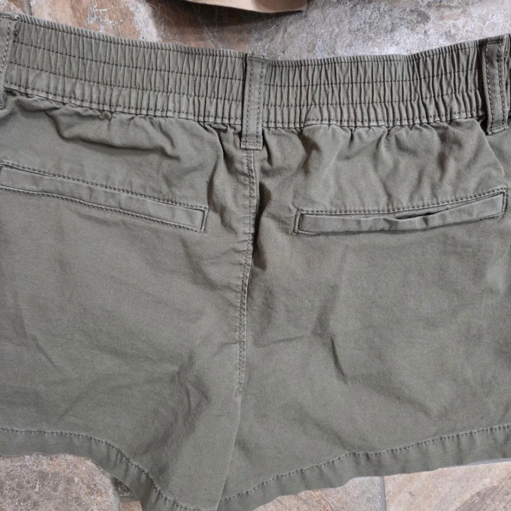 Women's So Cargo Shorts in Tan and Green - Picture 9 of 12